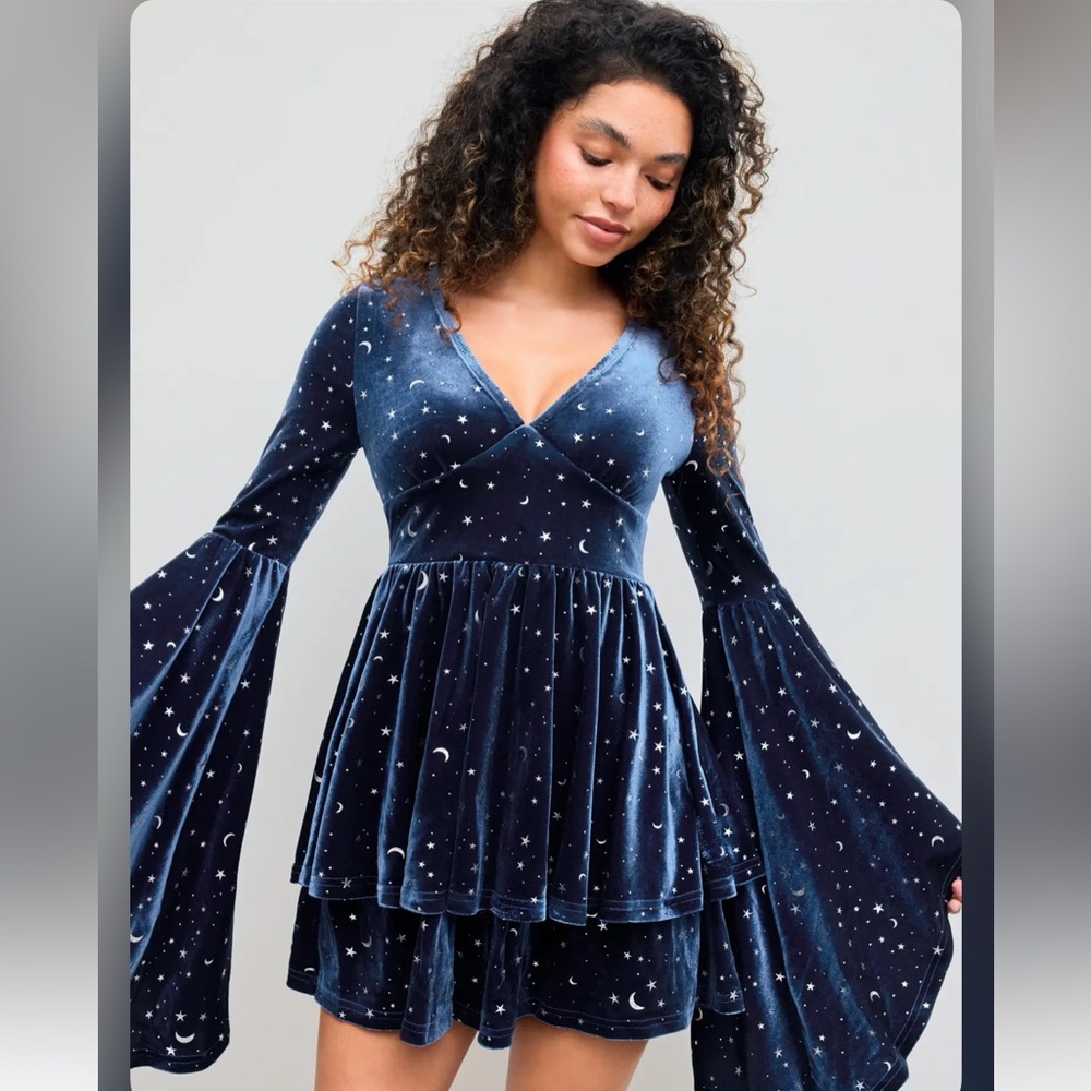 Cider VELVET V-NECK STAR & MOON PATTERN BELL SLEEVE ROMPER XS CC15-16 - Picture 1 of 6